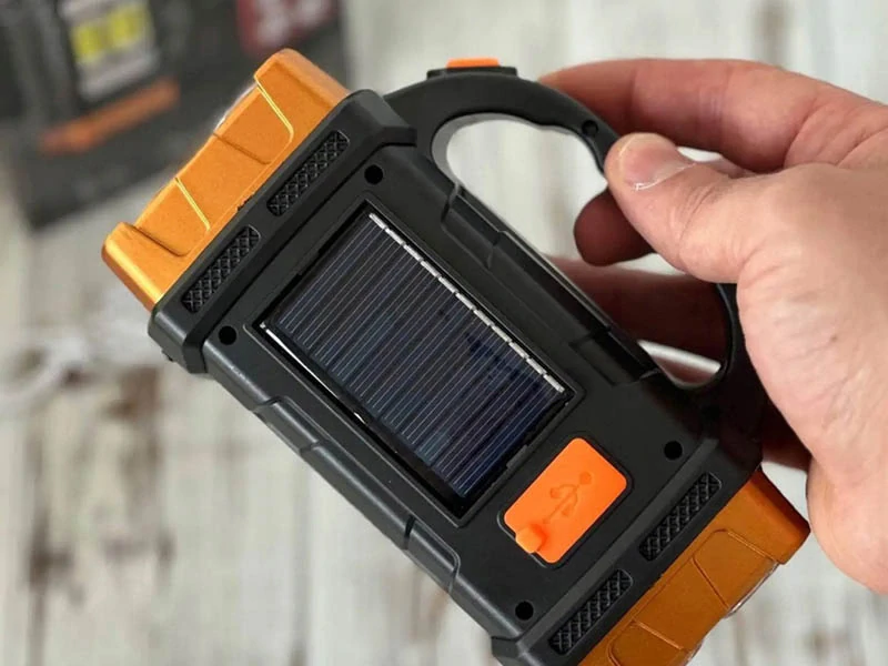 Solárna prenosná LED lampa s powerbankou zlatá