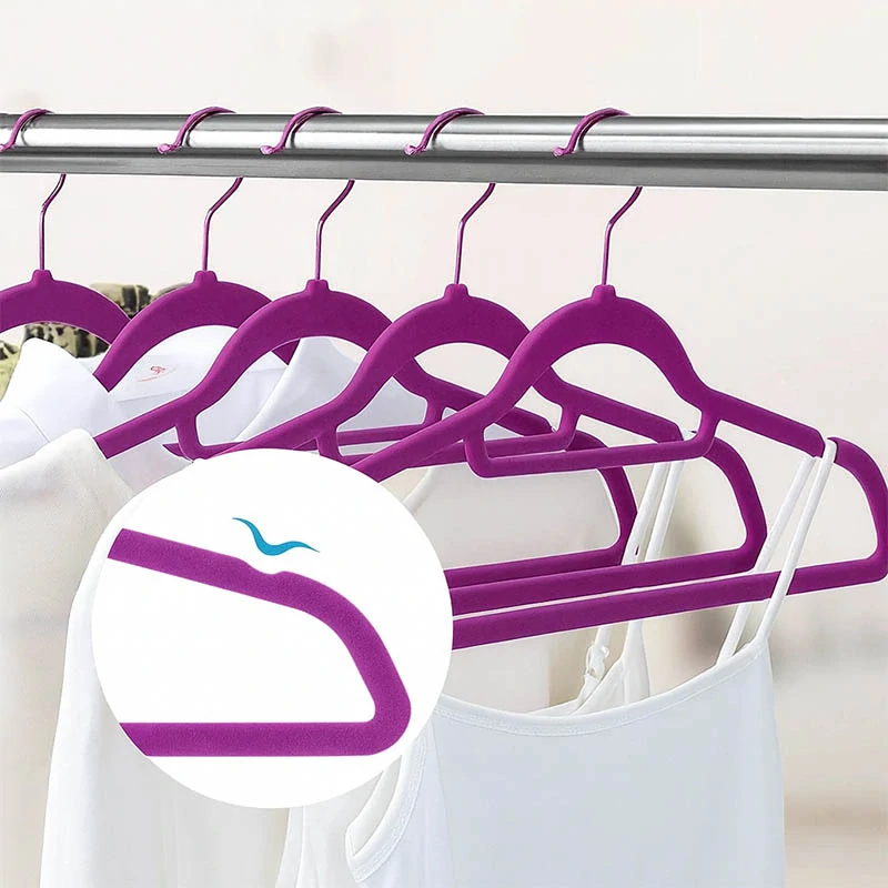 Sada 10 ks fialových velúrových vešiakov 42 × 22 cm - protišmykové, tenké, otočný háčik