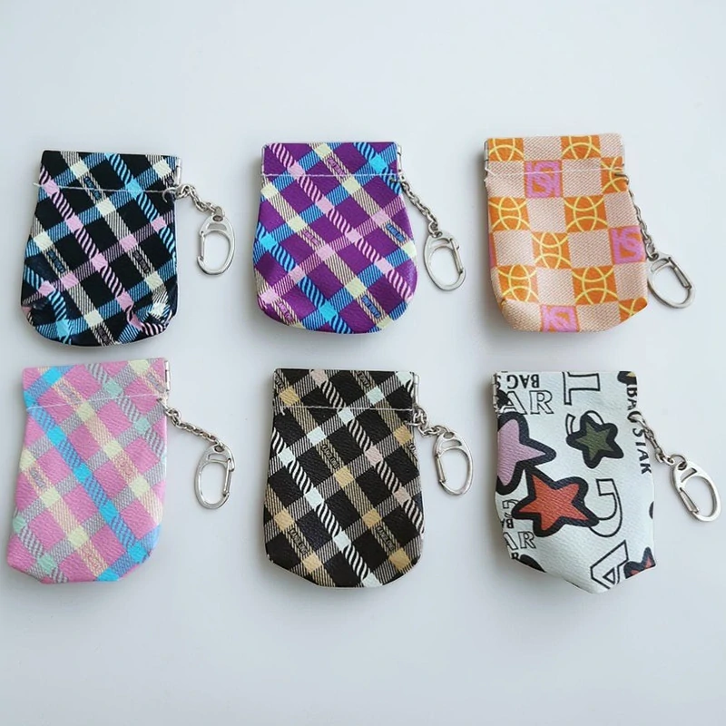 Peňaženka na mince s retiazkou – 10,5 × 7 cm, pružinové otváranie