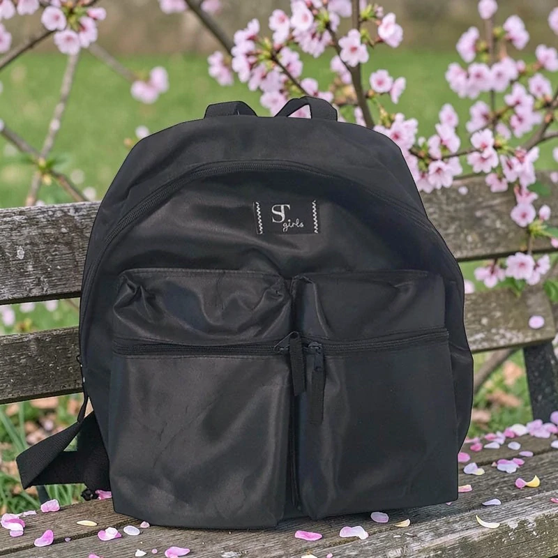 Dievčenský batoh čierny 34 × 30 cm