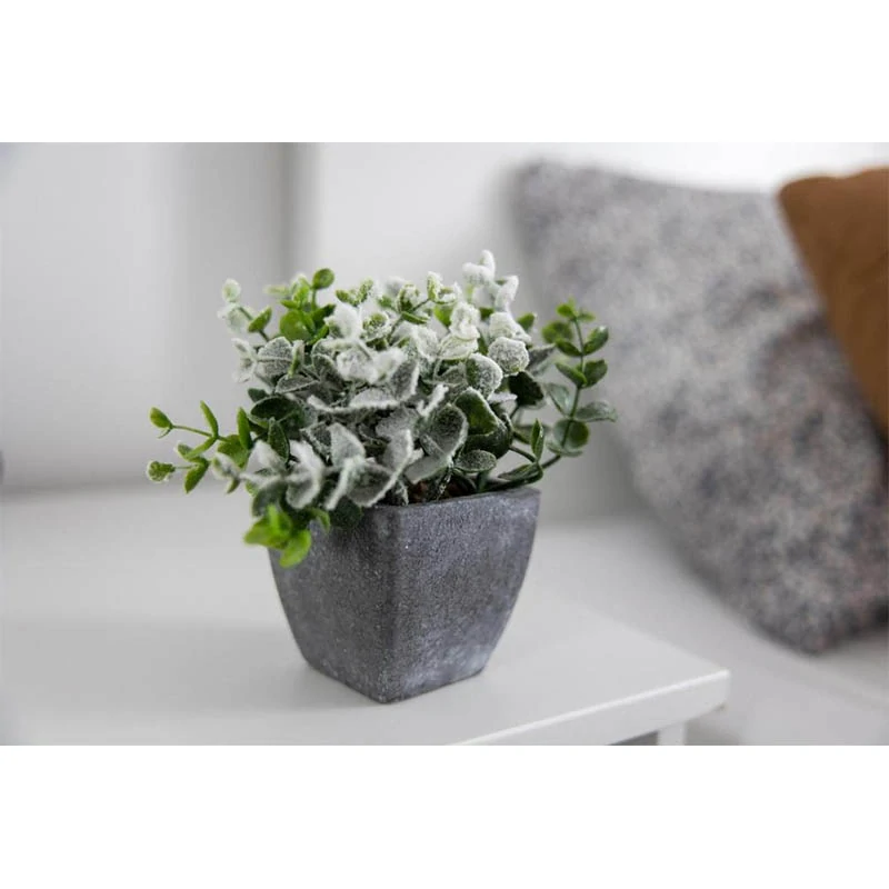 Umelý kvet v kvetináči