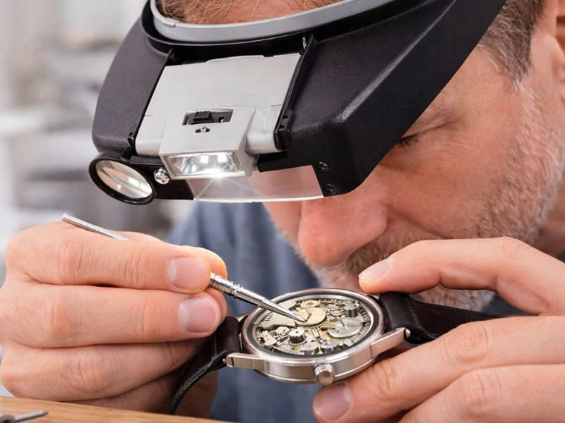 Náhlavná lupa s LED osvetlením