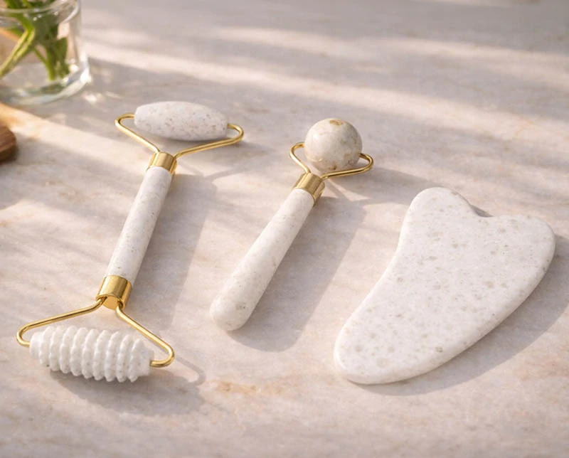 Masážny set na tvár z jadeitu 3v1 biely