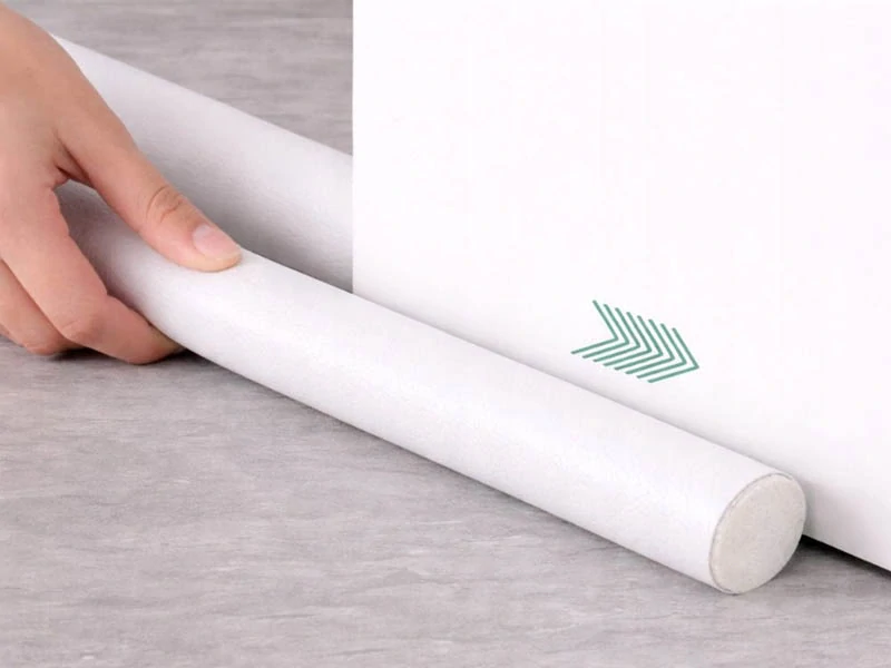 Tesnenie pod dvere proti prievanu 96cm biele