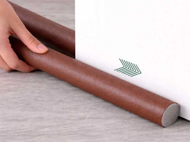 Tesnenie pod dvere proti prievanu 96cm hnedé