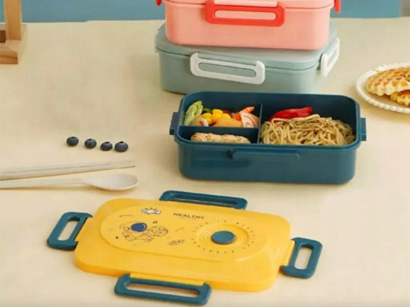 Lunch box s priehradkami a príborom na desiatu aj obed zelený
