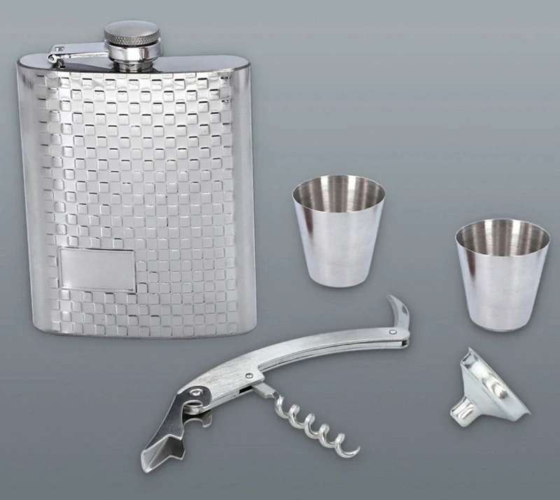 Ploskačka 240ml v darčekovej sade so šachom