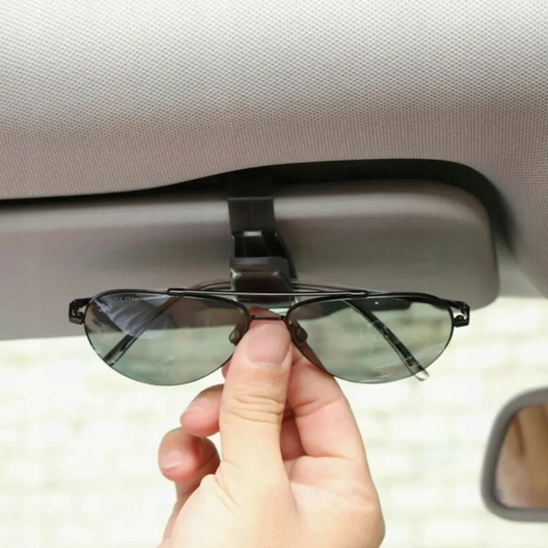 Držiak na okuliare do auta