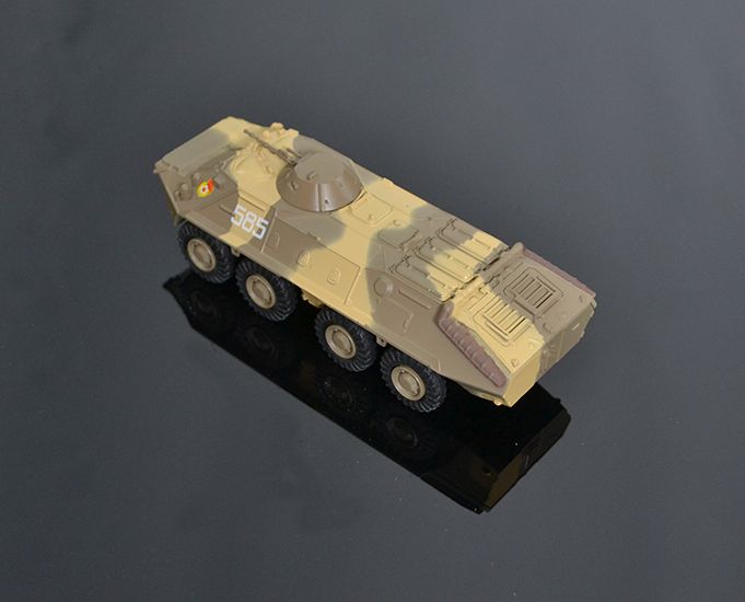 Model obrneného transportéra BTR-70 1:74