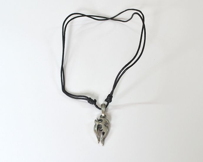 Prívesok na koženej šnúrke Symbol II.