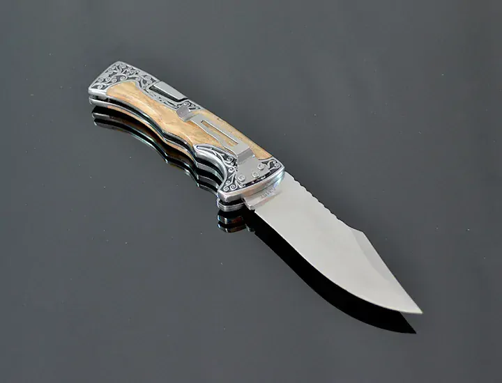 Luxusný vreckový nôž v darčekovej kazete