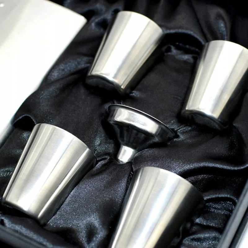 Ploskačka DOTS 240ml s lievikom a pohárikmi