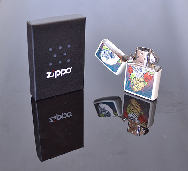 Zapaľovač ZIPPO Skull Love Hate Tattoo White Matte