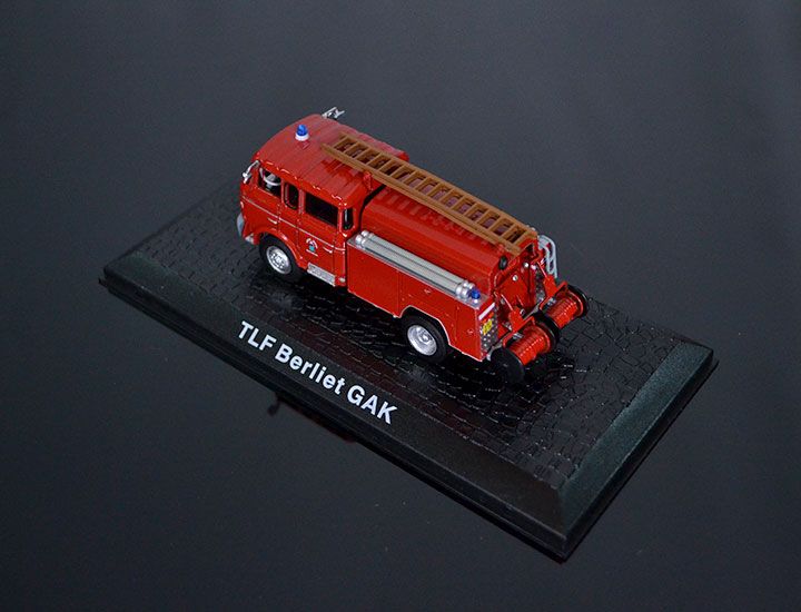 DeAgostini Model veterán TLF Berliet-GAK 1:72
