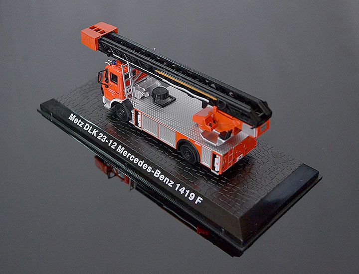 DeAgostini Model veterán Mercedes Benz 1419-F 1:72