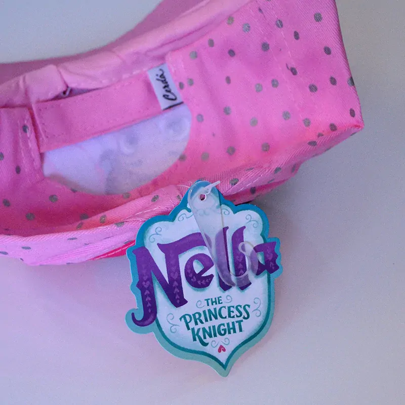 Nella The Princess Knight Čiapka so šiltom