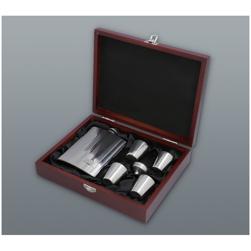 Darčeková sada Ploskačka v drevenej kazete 