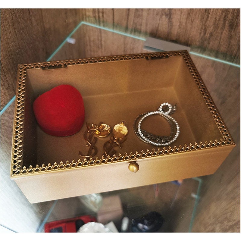 Krabička na cennosti dekoračná z prírodného dreva