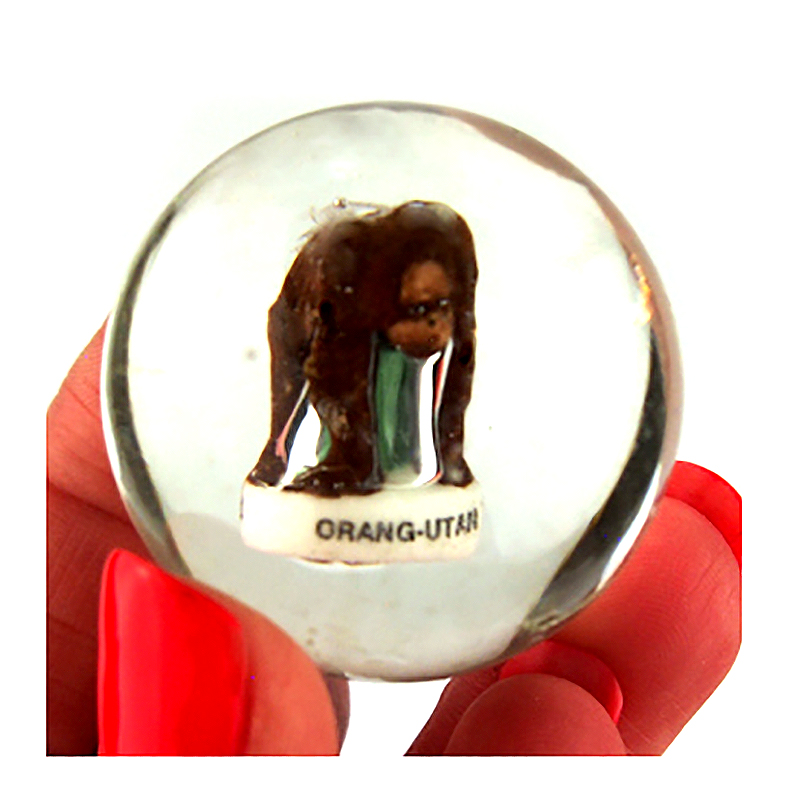 Sklenená gulička so zvieratkom