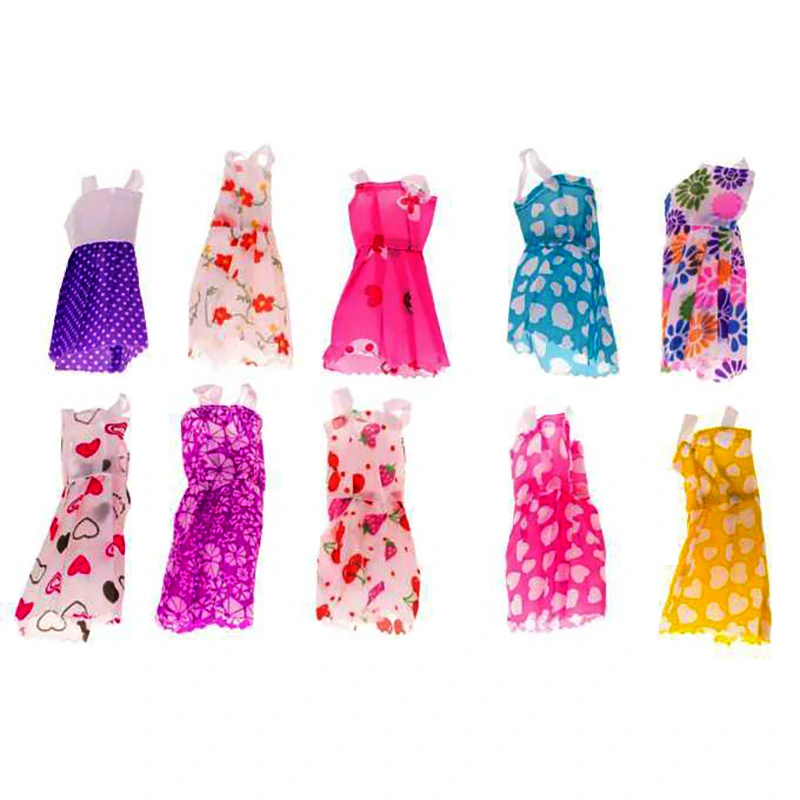 Farebné oblečenie a doplnky pre bábiky – 43 dielov