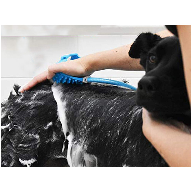 Masážna kefa na sprchovanie psa