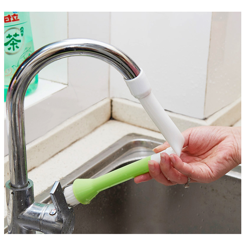 Usmerňovač a šetrič vody s kefkou na čistenie