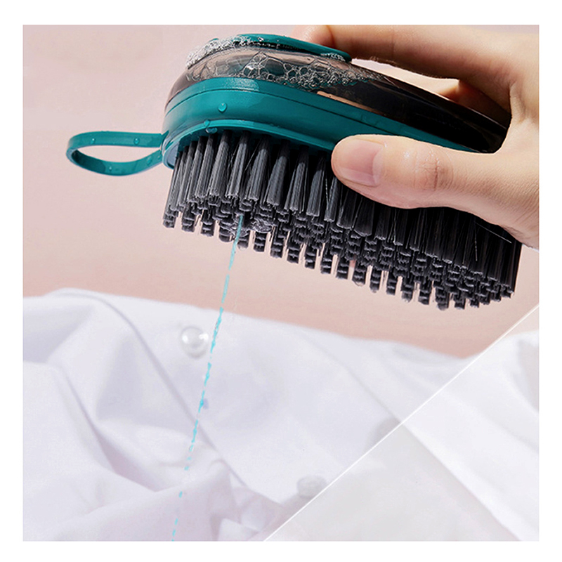 Kefa dávkovačom saponátu na čalúnenie a topánky