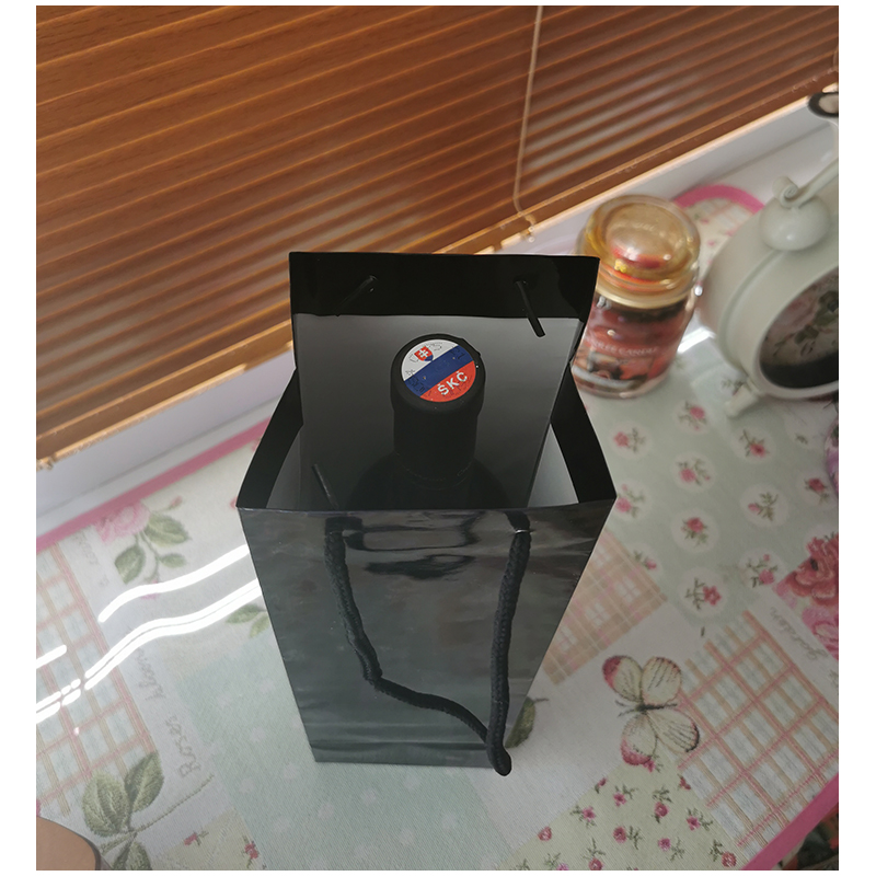 Darčeková taška na alkohol 33 x 10 x 9 cm holografická čierna