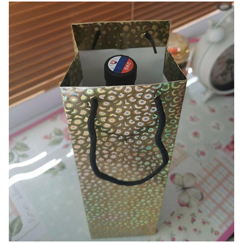 Darčeková taška na alkohol 33 x 10 x 9 cm holografická 