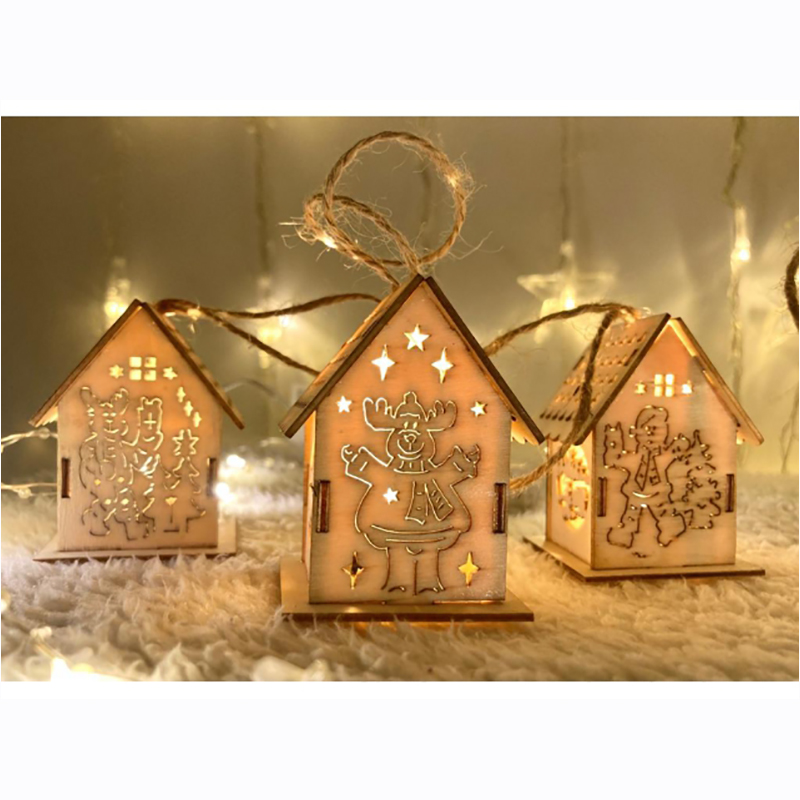 Vianočná LED drevená chalúpka 5,8x4,5 cm