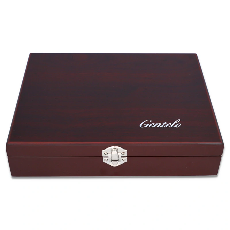 Ploskačka 240ml s pohárikmi a lievikom v drevenej darčekovej kazete