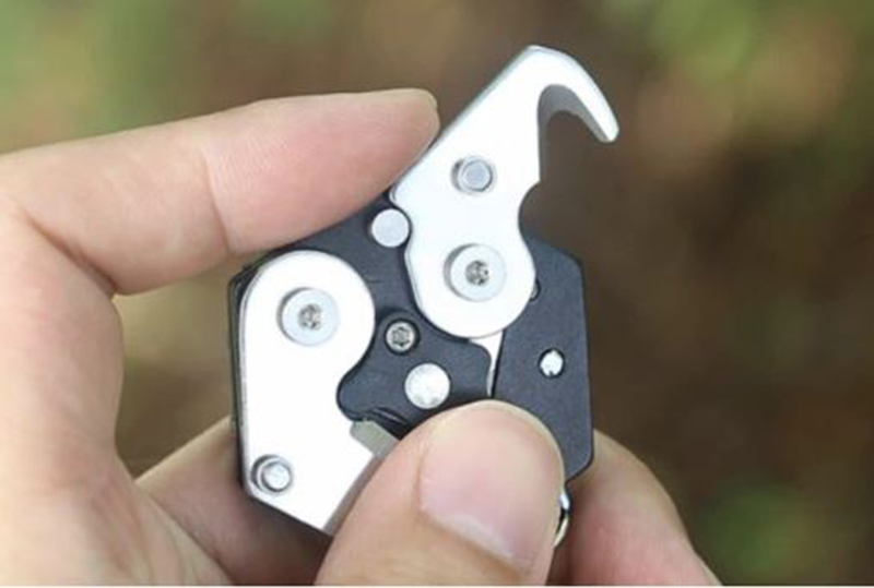 Multifunkčný prívesok na kľúče 14v1