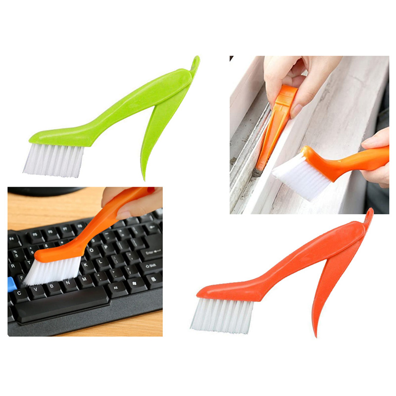 Ručná kefa so škrabákom na škáry