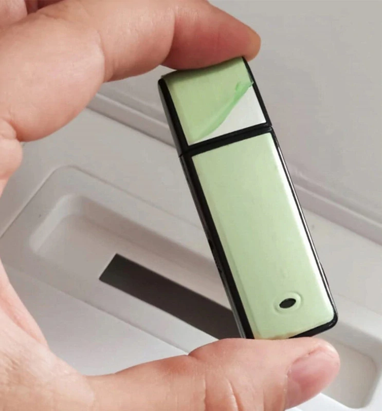 Diktafón USB 8GB