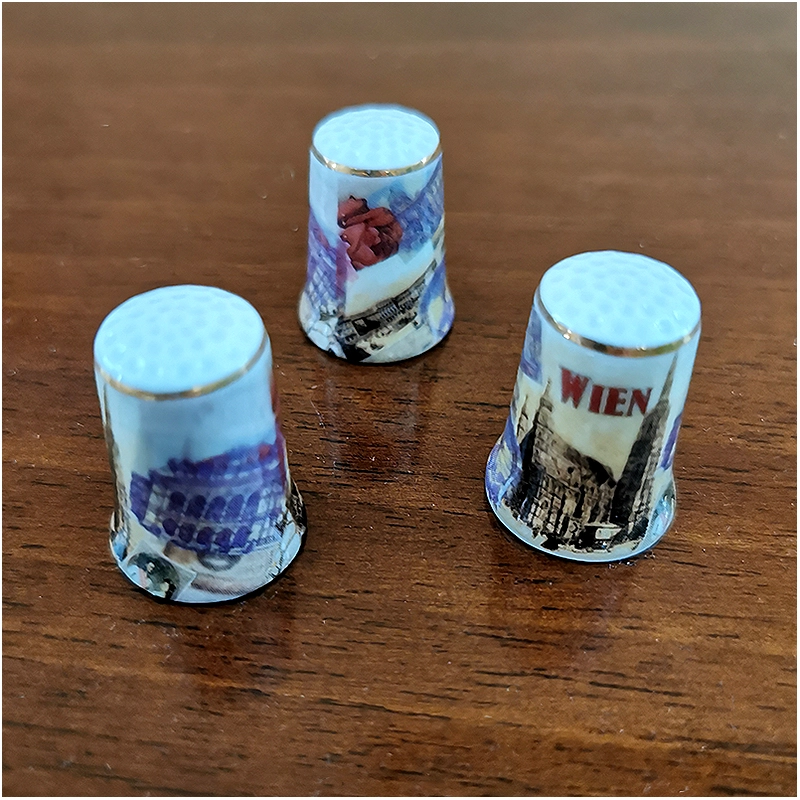 Reutter Porzelan - Porcelánový náprstok WIEN