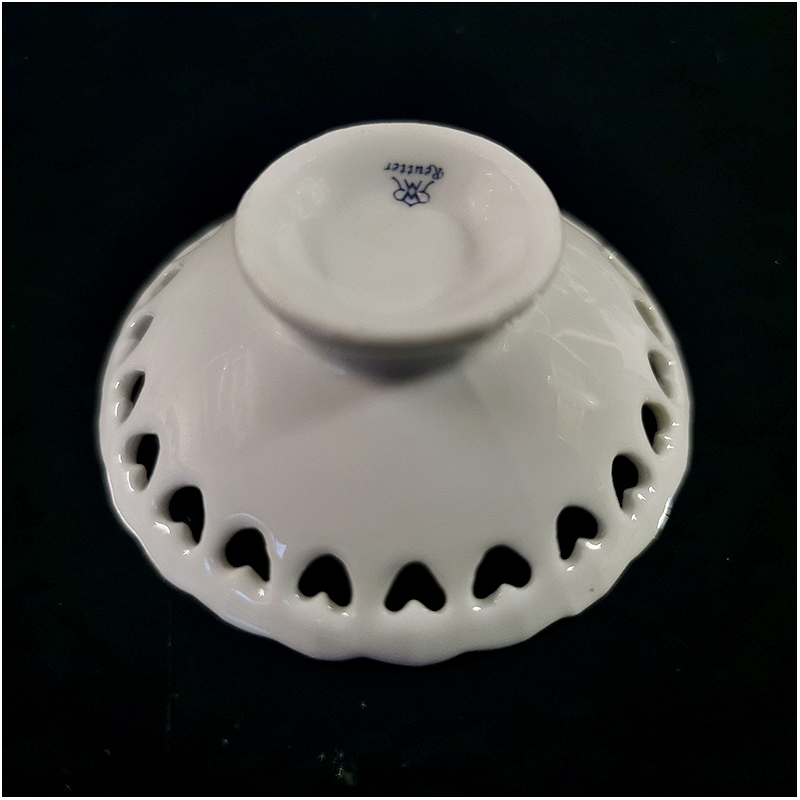 Reutter Porzelan - Podnos porcelánový so srdciami po obvode 6cm