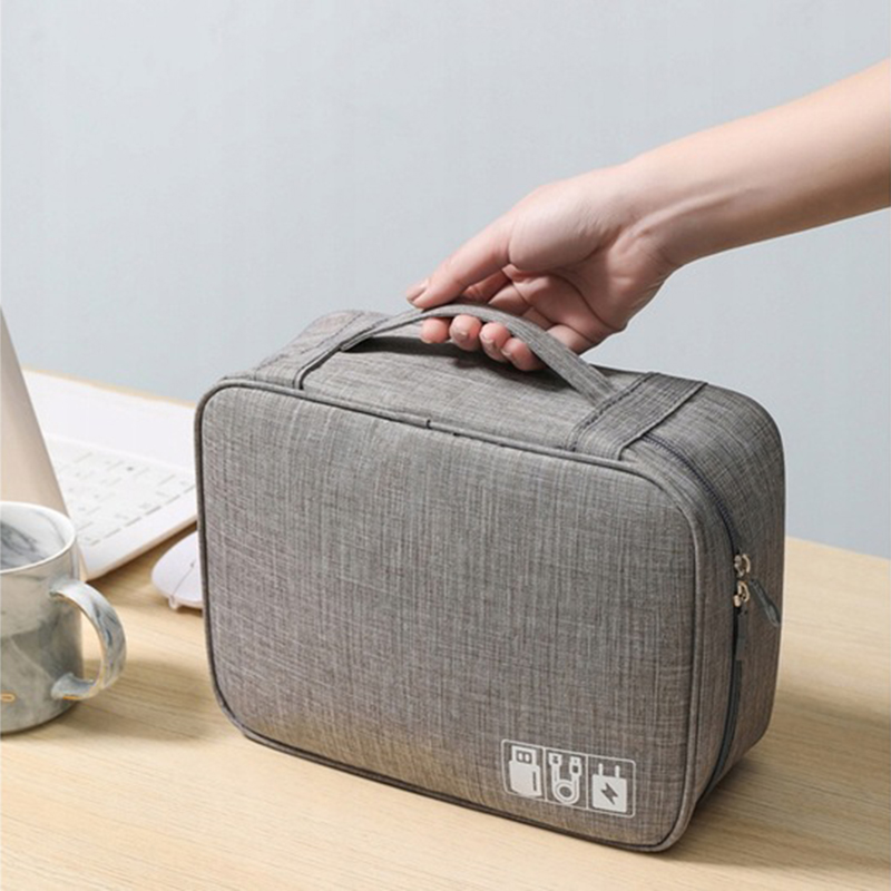 Kufrík na káble, nabíjačky a dátové nosiče