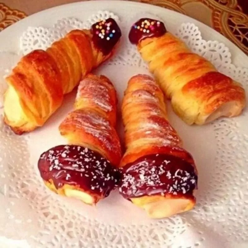 Formičky na pečenie trubičiek a croissantov (10ks)