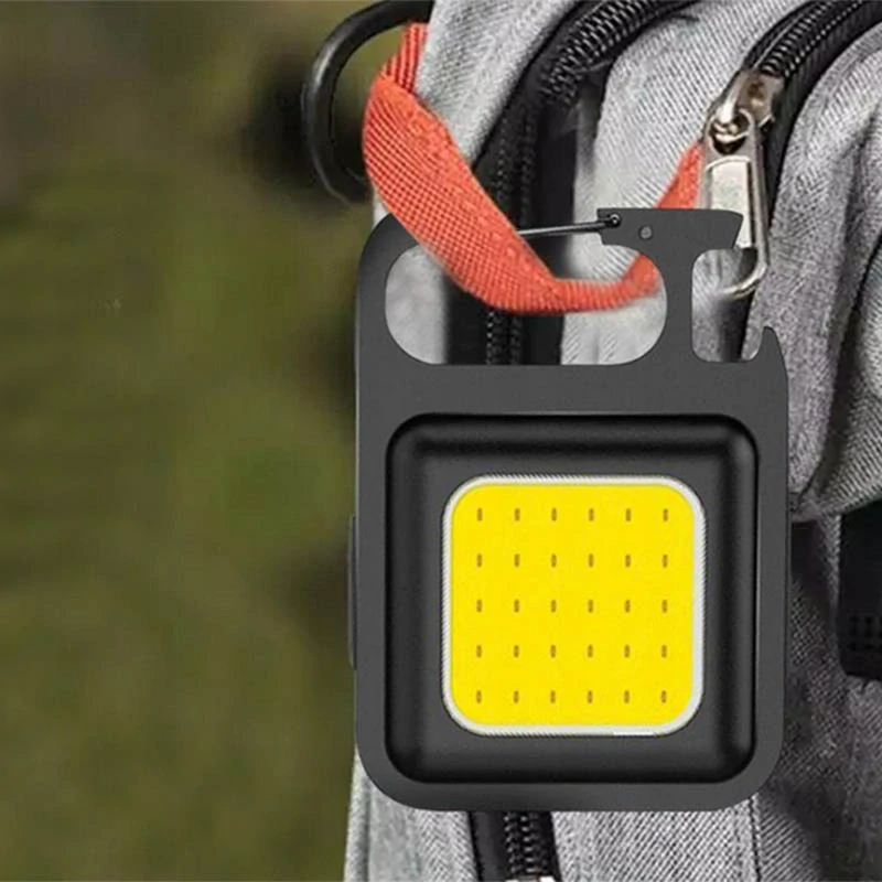 Mini LED baterka - prívesok s otváračom a magnetom