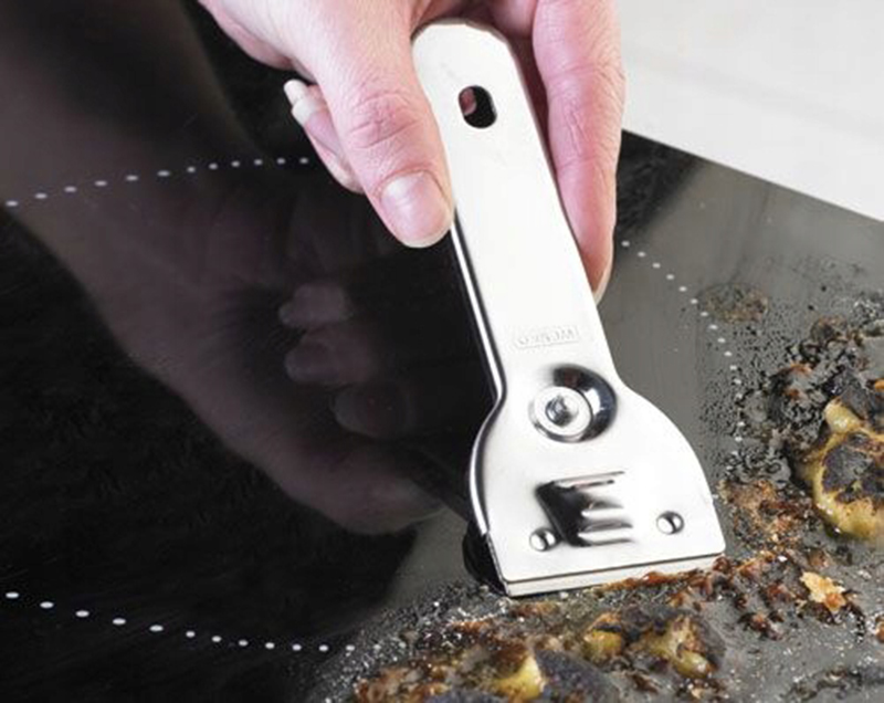 Škrabka na čistenie indukčných varných dosiek s náhradnými čepeľami