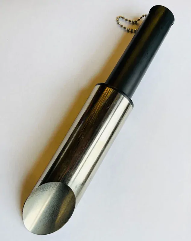 Záhradná lopatka na siatie, hnojenie a starostlivosť o sadenice