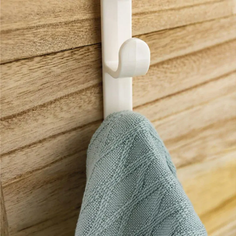 Plastový vešiak na dvere