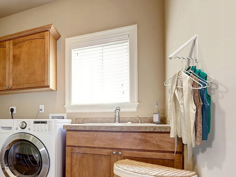 Nástenný organizér na vešiaky skladací