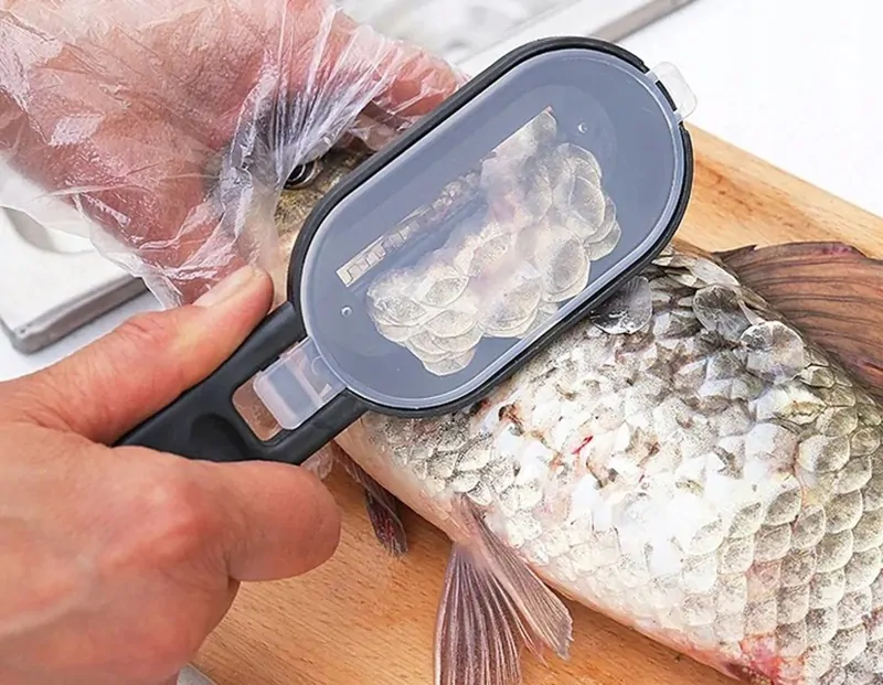 Škrabka na ryby s nožom a zásobníkom