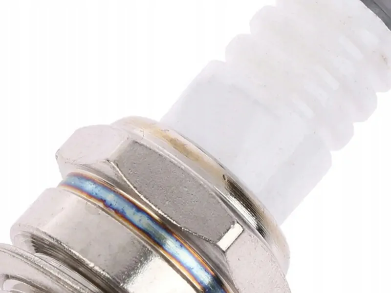 Zapaľovacia sviečka na píly, krovinorezy a iné dvojtaktné zariadenia L7T BM6A