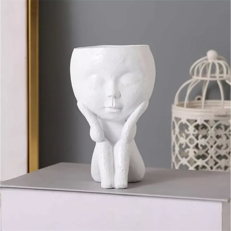 Kvetináč v tvare sediacej ženy biely 12cm
