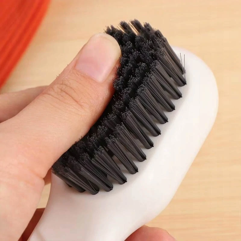 Čistiaca kefka s dávkovačom