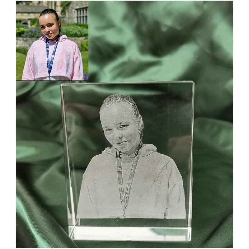 Sklenená kryštálová plaketa s podstavcom a puzdrom - ø 10cm