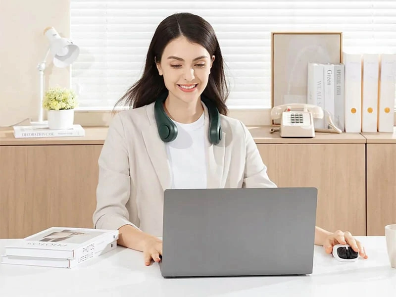 Prenosný ventilátor na krk zelený