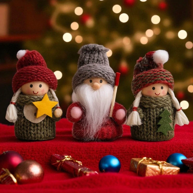 Vianočné ozdoby bábiky s pletenou čiapkou a svetrom – 3 ks, výška 7 cm